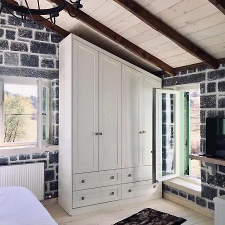 Stone Villas Voskopojë